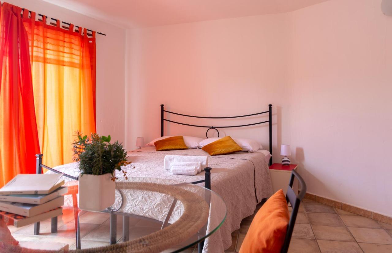 Residenze Il Girasole Lejlighedshotel Golfo Aranci Eksteriør billede