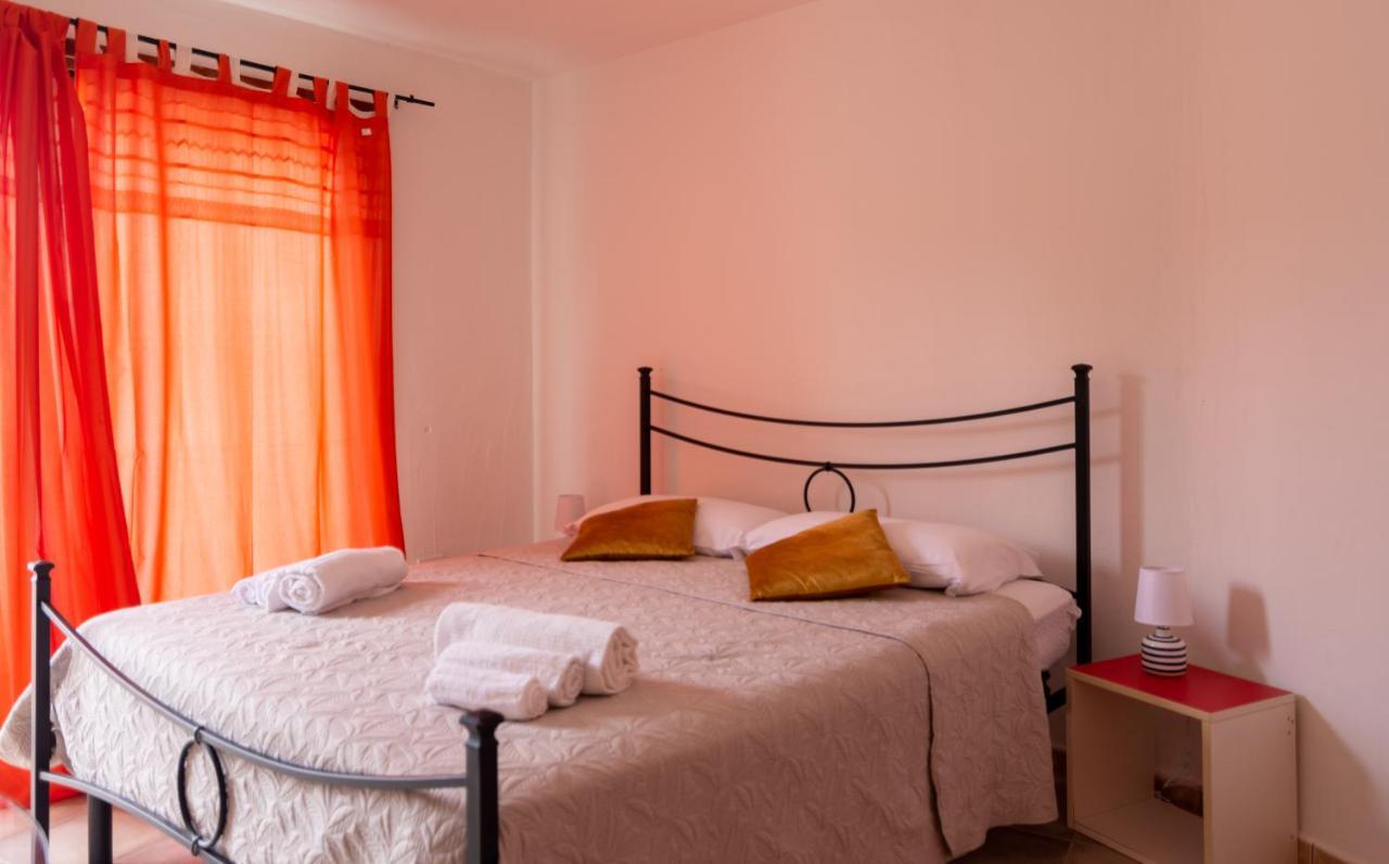 Residenze Il Girasole Lejlighedshotel Golfo Aranci Eksteriør billede