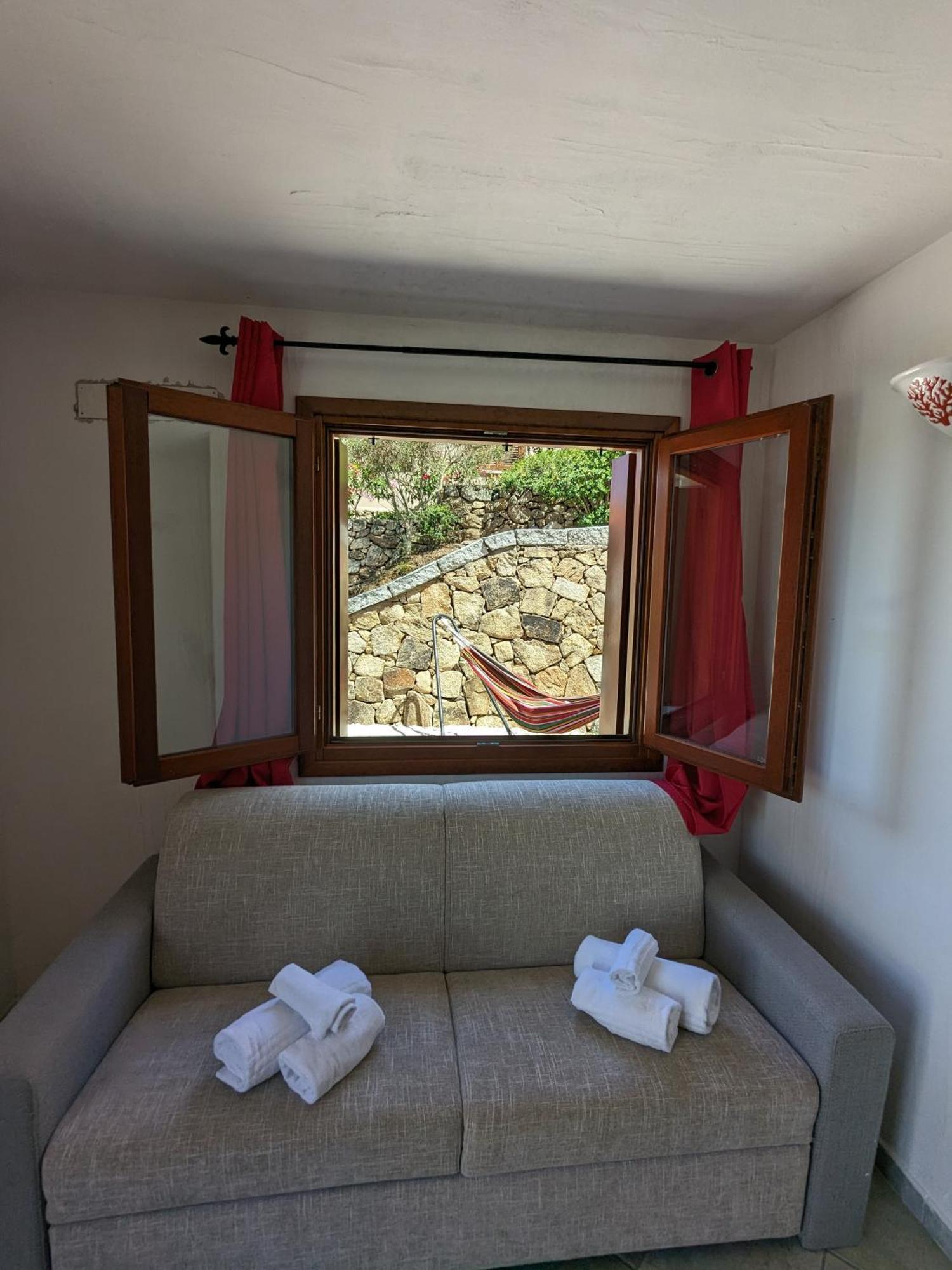 Residenze Il Girasole Lejlighedshotel Golfo Aranci Eksteriør billede