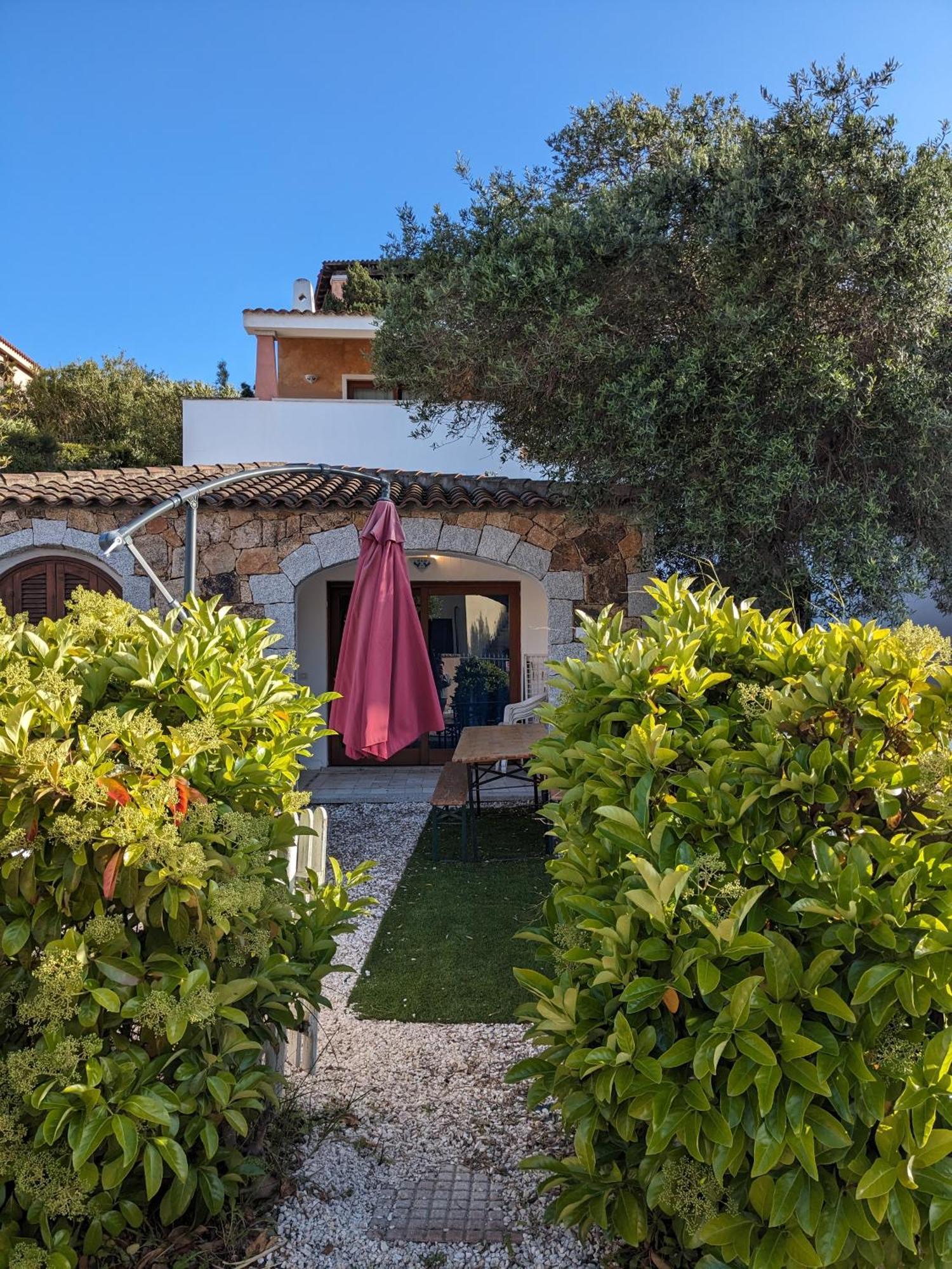 Residenze Il Girasole Lejlighedshotel Golfo Aranci Eksteriør billede