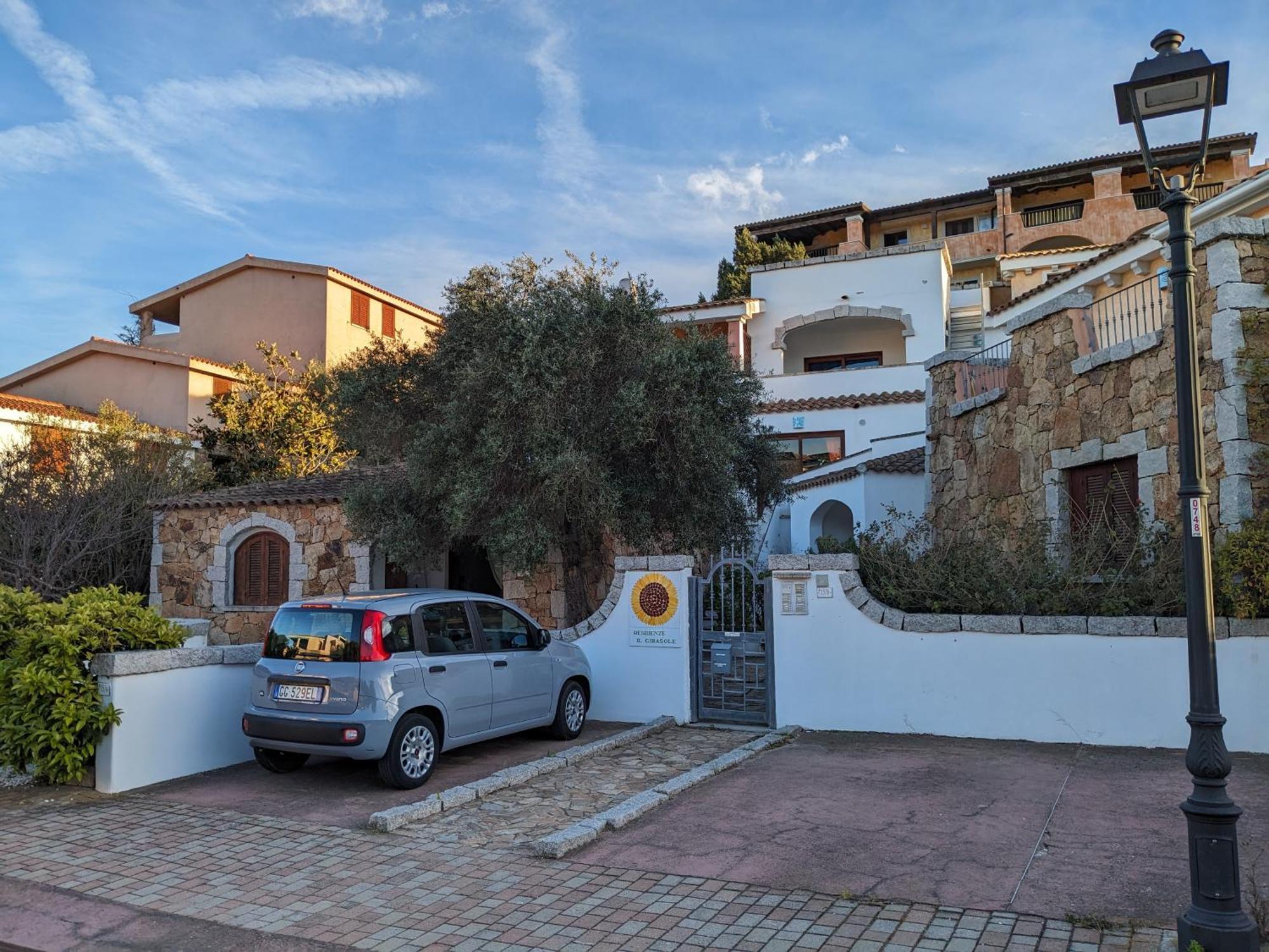 Residenze Il Girasole Lejlighedshotel Golfo Aranci Eksteriør billede